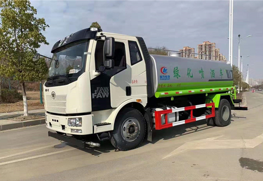 國(guó)六解放13噸灑水車(chē)圖片