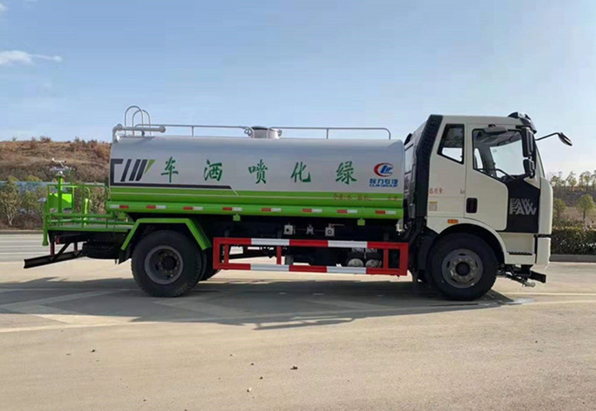 解放13噸灑水車(chē)側(cè)方展示圖