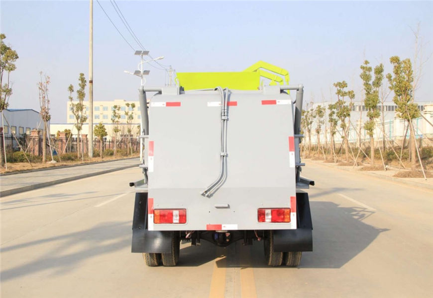 凱馬3方餐廚垃圾車(chē)后方位圖