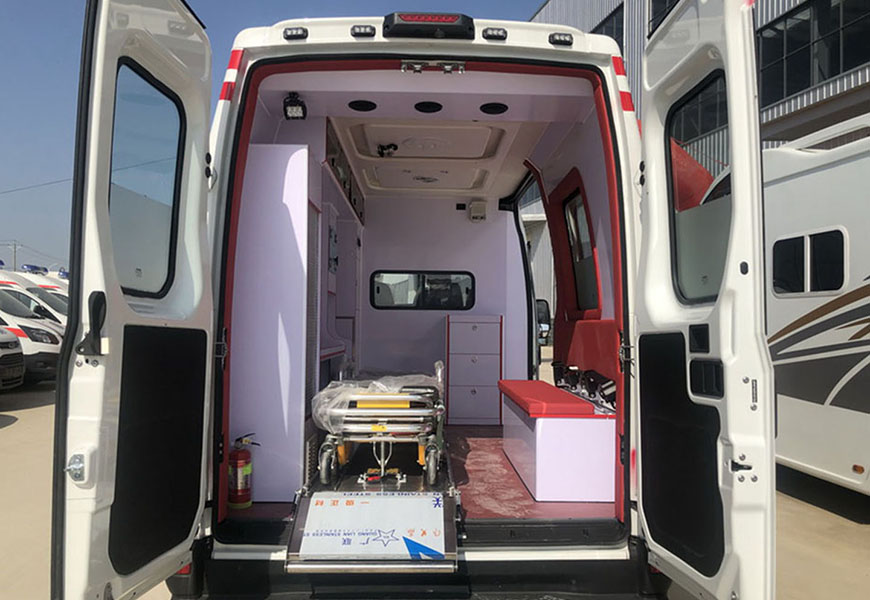 依維柯歐勝自動(dòng)擋救護(hù)車(chē)