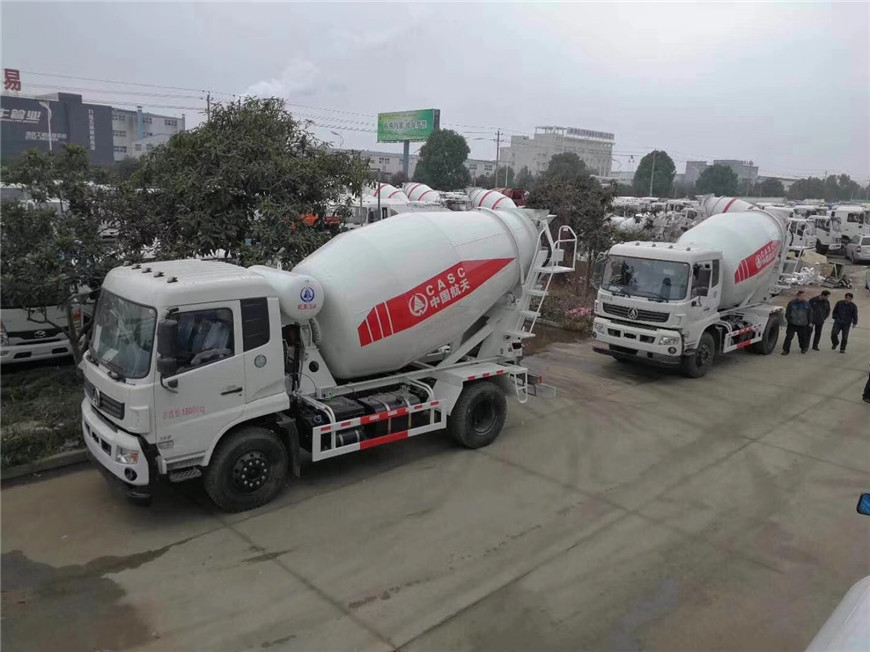 航天萬(wàn)山6方攪拌車(chē)